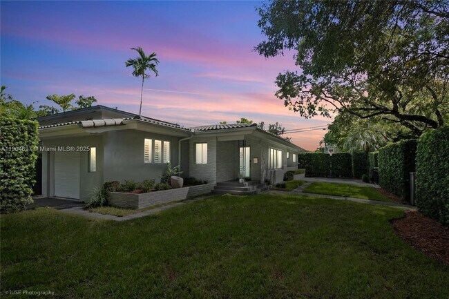 Building Photo - 1545 Siena Ave