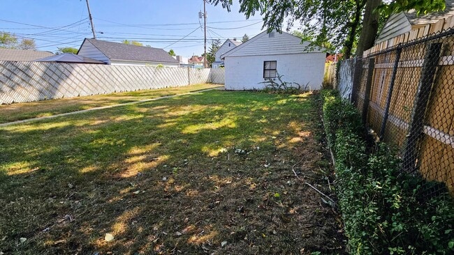 Building Photo - Remodeled Clintonville Cape Cod w/Private Yard & Garage!