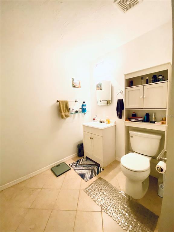 Building Photo - 2419 Wells Ave