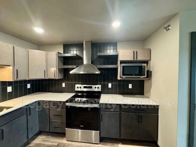 Building Photo - 226 E Greenfield Ln