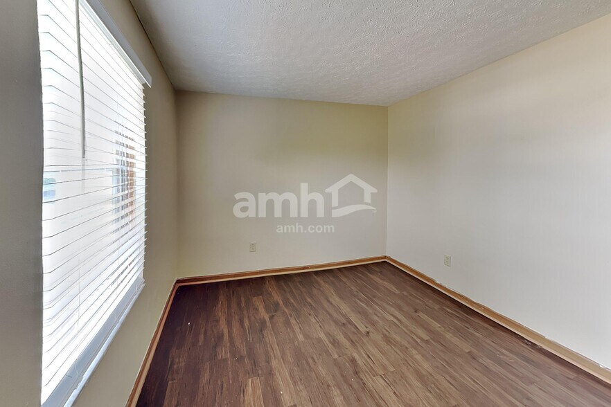 Building Photo - 2759 Beal Dr