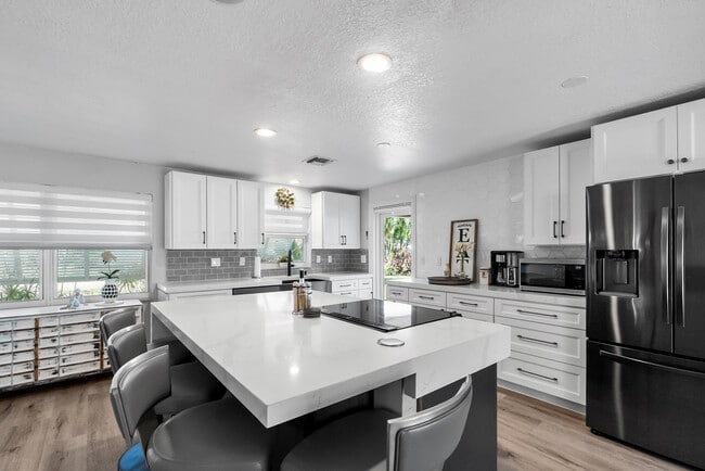 Building Photo - 1605 Treemont Ave