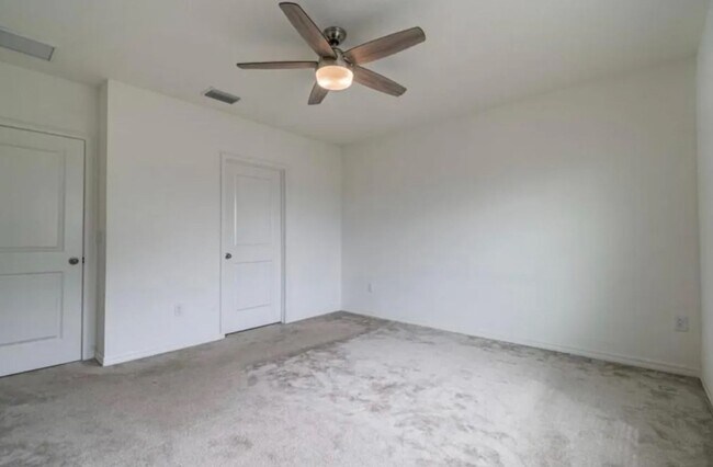 Building Photo - 1122 Hillhurst Dr