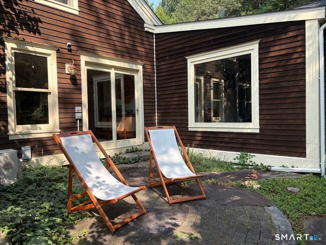 Building Photo - 895 Tolland Stage Rd