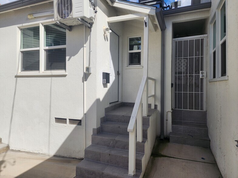 Building Photo - 383 Harvey Dr