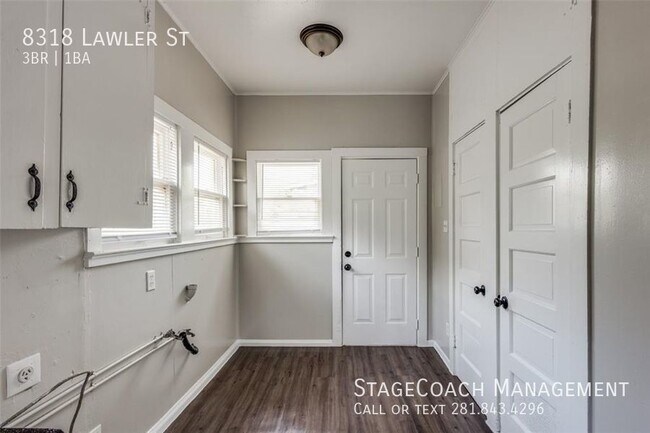 Building Photo - 8318 Lawler St