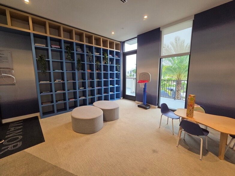 Building Photo - 685 W 72nd Pl