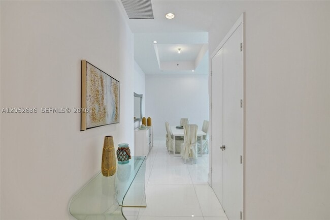 Building Photo - 16001 Collins Ave