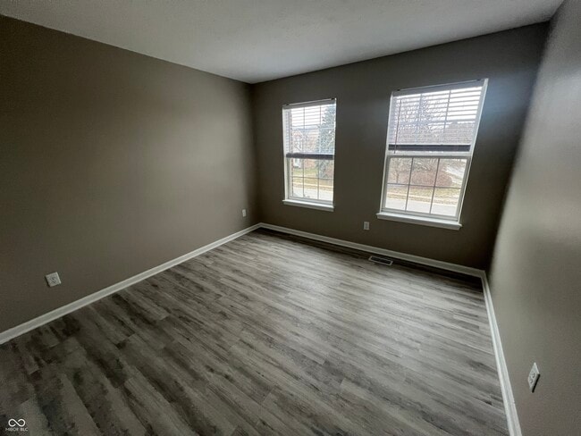 Building Photo - 344 W Columbine Ln