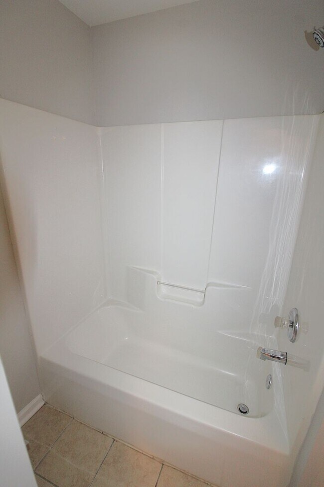 Building Photo - Updated 3-Bedroom Home in Silverstone Neighborhood – Move-In Ready!