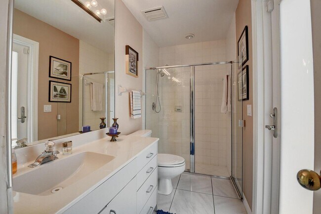 Building Photo - 10341 Buena Ventura Dr