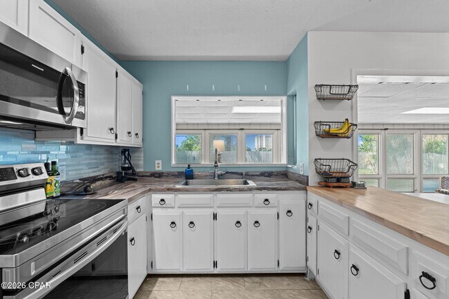 Building Photo - 136 Colina Cir
