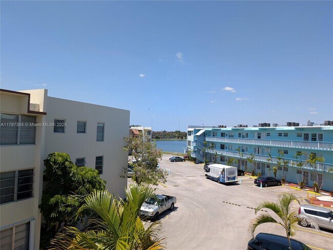 Building Photo - 1501 NE Miami Gardens Dr