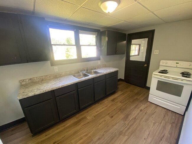 Building Photo - 428 Avenue E