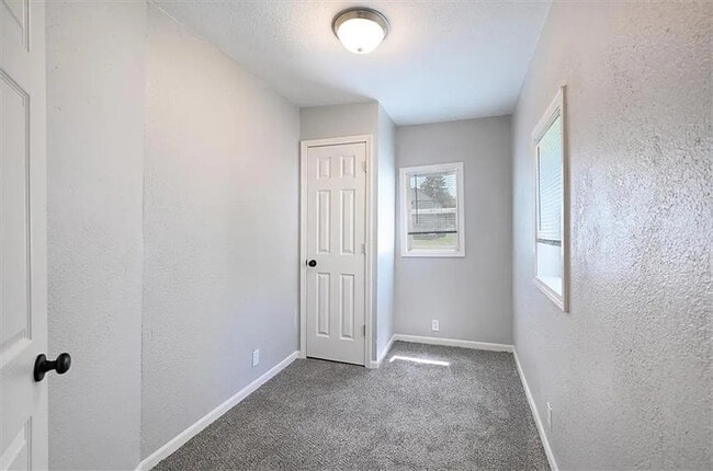 Building Photo - 619 Kiowa St