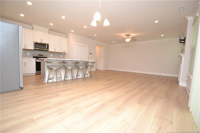 Building Photo - 2129 Seneca Dr