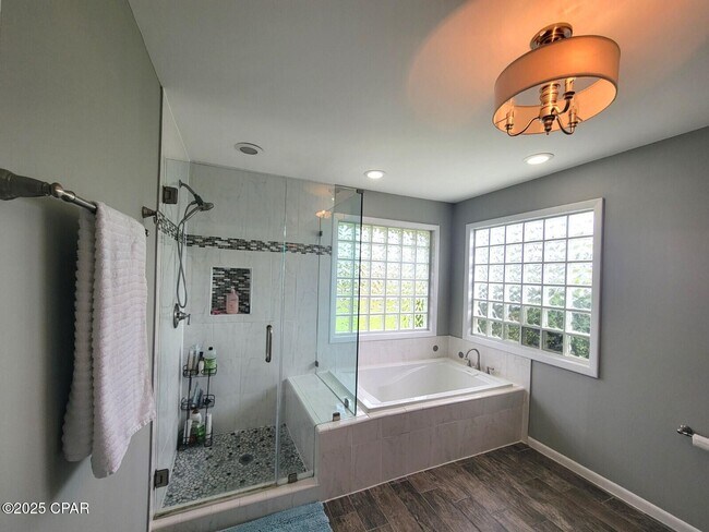 Building Photo - 633 Amberjack Dr