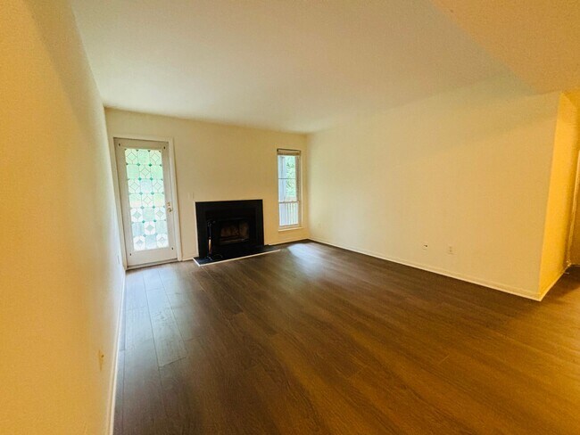 Building Photo - 1316 Henry Ln