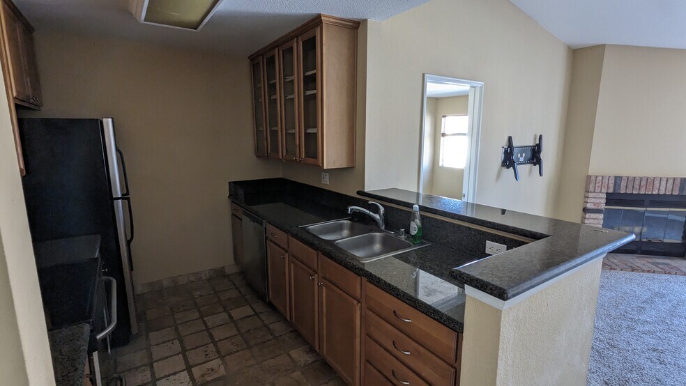 Building Photo - 7150 Shoreline Dr