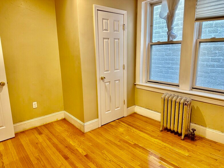 Building Photo - 328 St Paul St