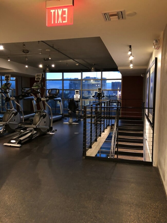 Building Photo - Gorgeous Juhl Unit For Lease