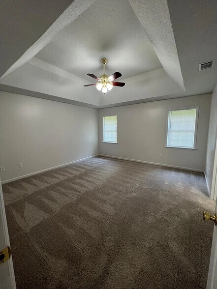 Building Photo - 2945 Pointewest Dr