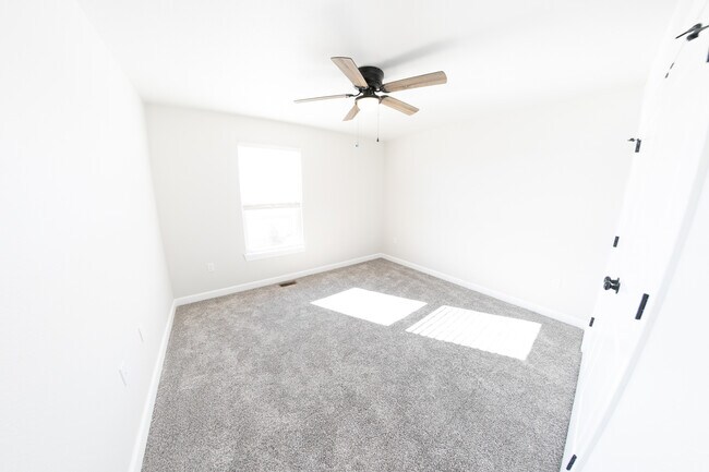 Building Photo - 374 SE 95th Rd