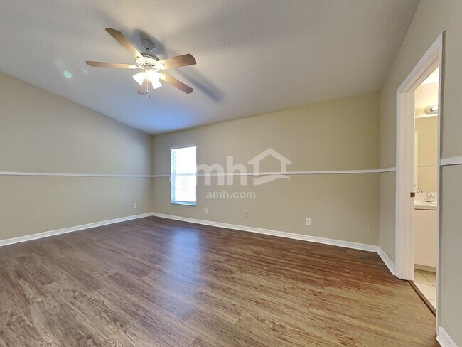 Building Photo - 24446 Landing Dr