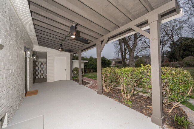 Building Photo - 504 Bismark Dr