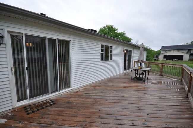 Building Photo - 3 Bedroom 2 bath in West Paducah