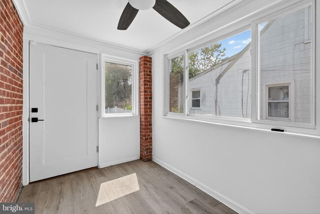 Building Photo - 5831 33rd Ave