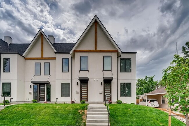 Primary Photo - Beautiful 2 Bedroom Townhome