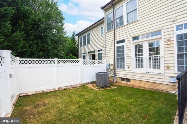Building Photo - 1515 Regent Manor Ct