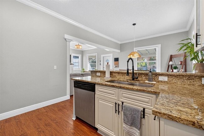 Building Photo - 5911 N Highland Ave