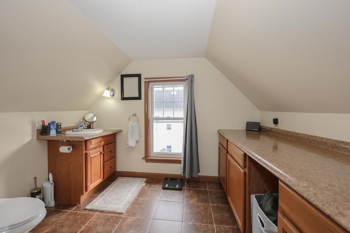 Building Photo - 331 E High St