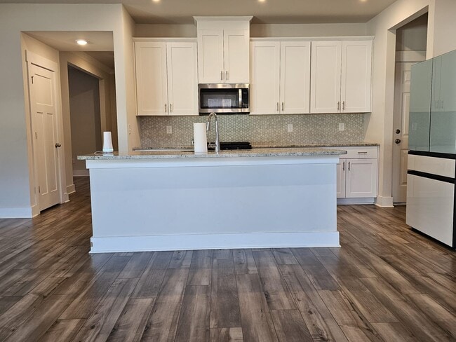 Building Photo - 558 Laxton Rd