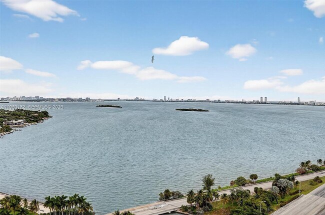 Building Photo - 601 NE 36th St