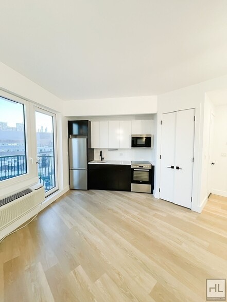 Building Photo - President Street / Sunlit Crown Heights 2-Bed 1-Bath