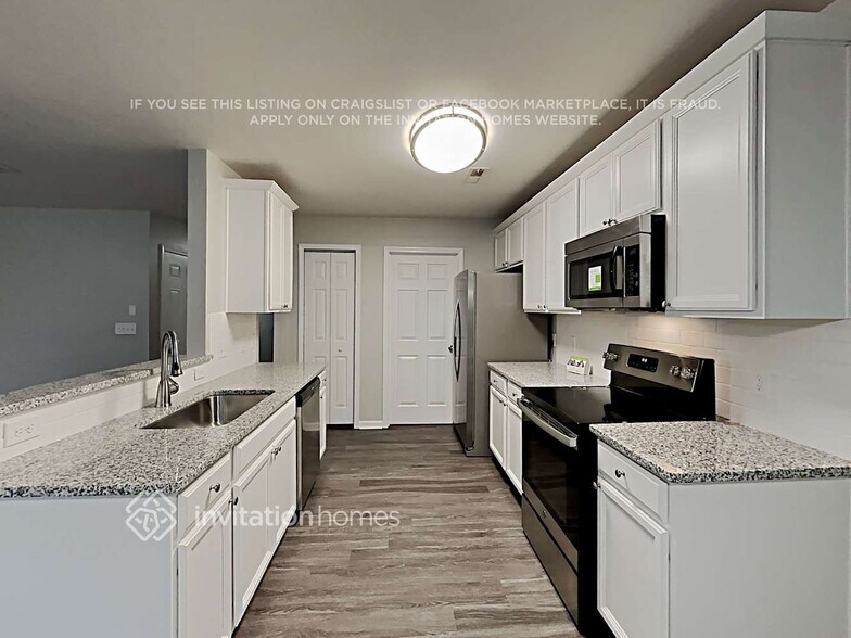 Building Photo - 1215 Pinehaven Ct