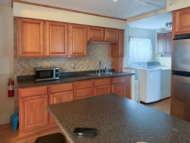 Building Photo - 30-32 Sherman St - Lakefront Living, Right in the Heart of Burlington