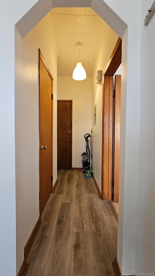 Building Photo - 229 Monitor St