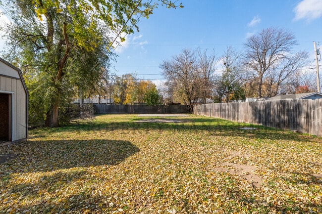 Building Photo - 1925 S Elizabeth