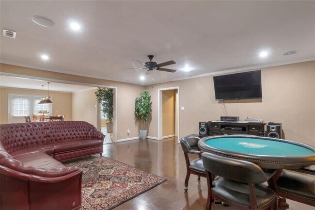 Building Photo - 415 Oxmoor Lake Dr