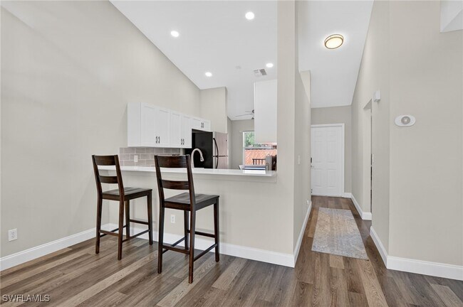 Building Photo - 209 Robin Hood Cir