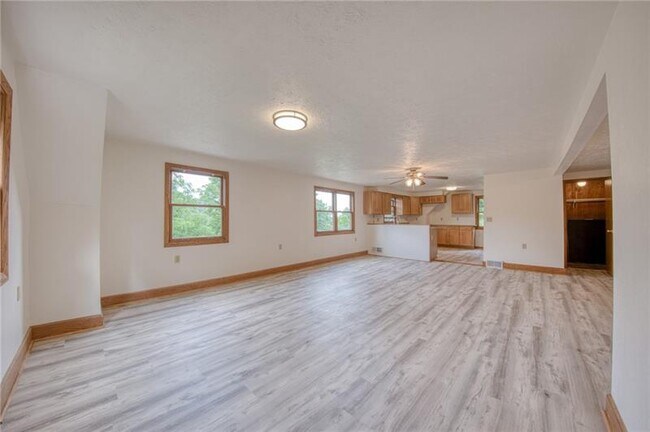 Building Photo - 4465 Mt Troy Rd Ext