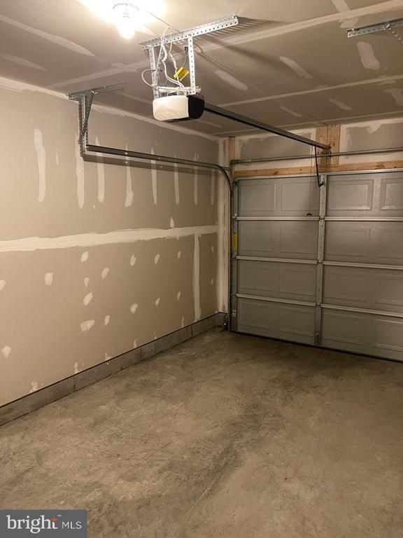 Building Photo - 123 Tye Ct