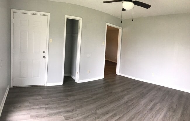 Building Photo - 304 Latin Dr