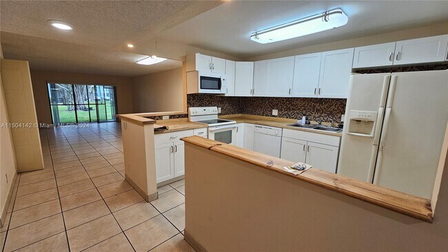 Building Photo - 16531 Blatt Blvd
