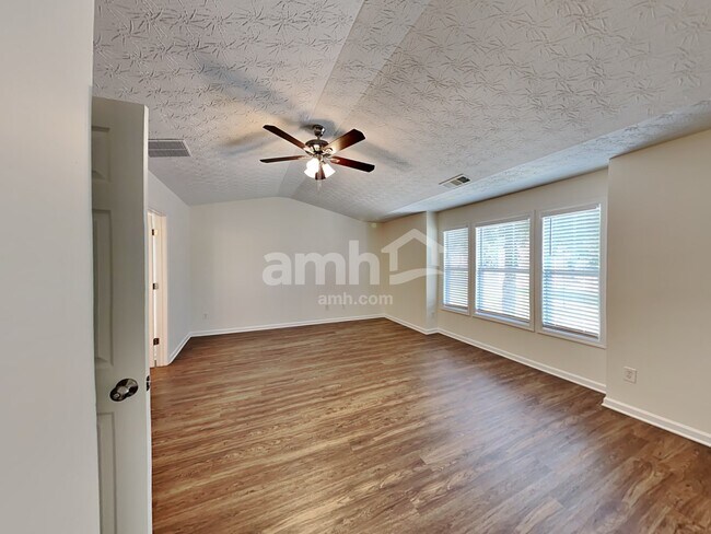 Building Photo - 908 Gardenia Curve