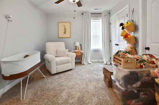 Building Photo - Pet Friendly Four Bedroom!